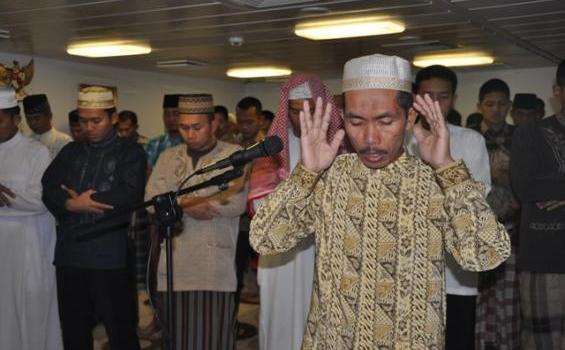 Situasi Siaga 1, Prajurit TNI Rayakan Idul Adha di KRI Sultan (Foto) - foto_2._.jpg