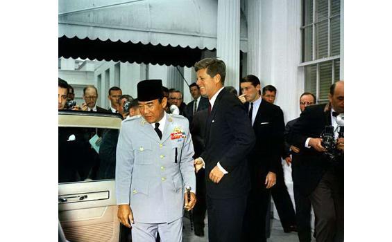 Foto foto Langka Presiden Soekarno yang Full Colour - karno.jpg