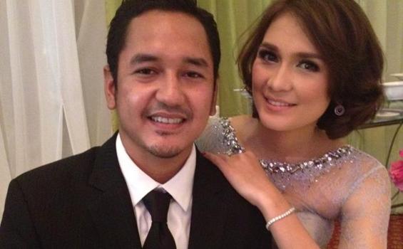 Ariel Iri Gak Ya Lihat Foto Mesra Luna Maya dan Pacar Barunya? - luna_maya_pacar_baru.jpg