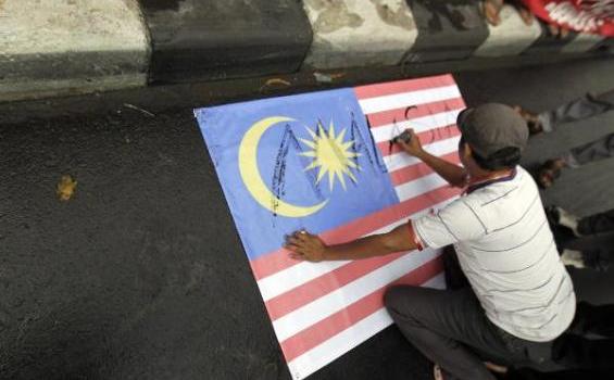 Bendera Malaysia Diinjak, Dibakar dan Dikencingi - 201211_13_193530p.JPG