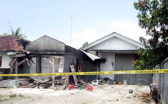 Kerugian Akibat Rusuh di Lamsel Capai Rp 23 Miliar - kerusakan_rumah_di_balinuraga_2.jpg