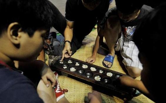 Menyedihkan! Mainan Tradisional Ini Makin Langka dan Dijauhi Anak - 201211_30_196331p.JPG