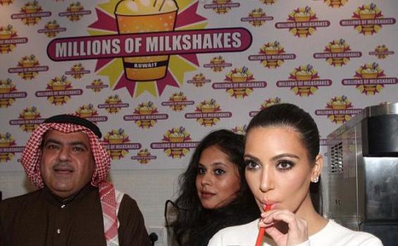Kim Kardashian Berani Pamer Belahan Dada di Kuwait - article-0-16460599000005DC-18_634x688.jpg