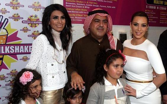Kim Kardashian Berani Pamer Belahan Dada di Kuwait - article-2240529-1646CC99000005DC-712_634x457.jpg