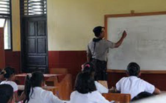 Ketika Anggota Brimob Mengajar Siswa SD Pascabentrok (Foto) - brimob_4.jpg