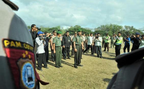Gaya Tegas Pangdam IX Udayana saat Pimpin Apel Pengamanan BDF (Foto) - periksa_pasukan.jpg