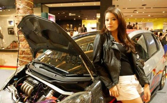 SPG Cantik Ini Sudah Punya Pacar atau Belum Ya? - 201211_8_192352p.JPG