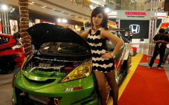 SPG Cantik Ini Sudah Punya Pacar atau Belum Ya? - 201211_8_192353p.JPG