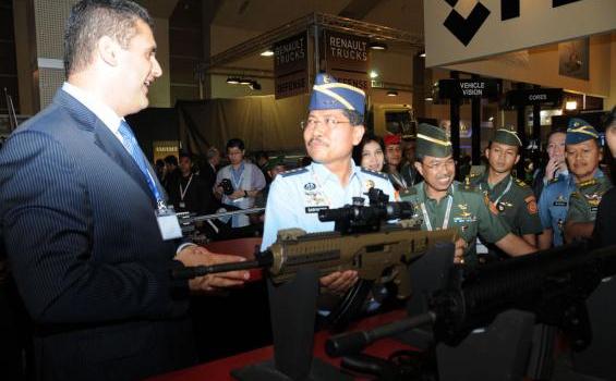 Banyak Bule 'Berkeliaran' di Pameran Pertahanan di Kemayoran (Foto) - CCM_0255.JPG
