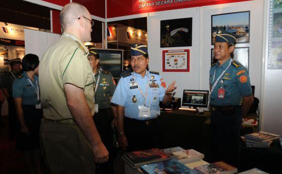 Banyak Bule 'Berkeliaran' di Pameran Pertahanan di Kemayoran (Foto) - CCM_0354.JPG