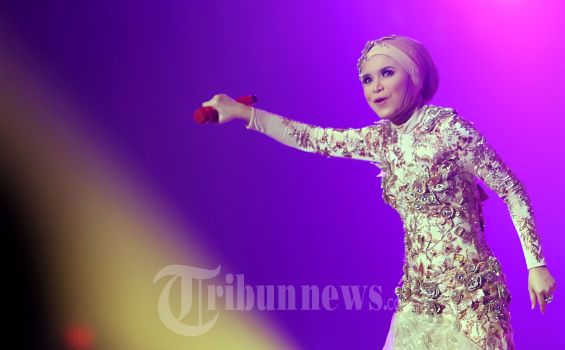 Foto-foto Hajah Rossa Berjilbab Rapat Tapi Dinamis di Panggung - 20121211_Rossa_48701.jpg