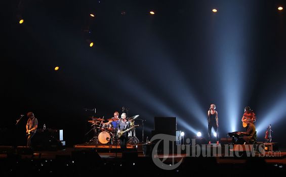 Foto Aksi Panggung Sting di Konser Back to Bass Tour - sting21.jpg