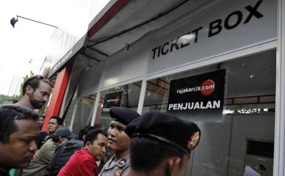 Tiket Guns N Roses Kelas VIP Seharga Rp 2 Juta Bentuknya Kaya Begini Nih - 201212_15_198689p.JPG