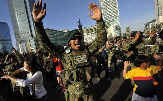 Putra Sulung SBY Berbaur Joget Gangnam Style di Ultah WWF - 201212_16_198760p.JPG