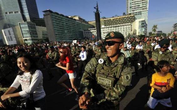 Putra Sulung SBY Berbaur Joget Gangnam Style di Ultah WWF - 201212_16_198761p.JPG