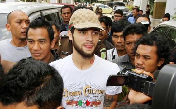 Diego Michiels Dilimpahkan Ke Kejaksaan (FOTO) - 20121219HERU04_DIEGO_MICHIELS_DI_KEJAKSAAN.jpg