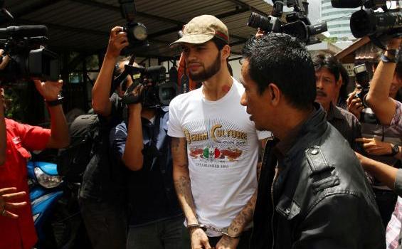 Diego Michiels Dilimpahkan Ke Kejaksaan (FOTO) - 20121219HERU10_DIEGO_MICHIELS_DI_KEJAKSAAN.jpg