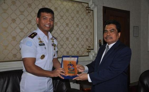 KRI Sultan Hasanuddin Sandar di Jeddah, Personel TNI Pilih Umrah (Foto) - foto_21.jpg