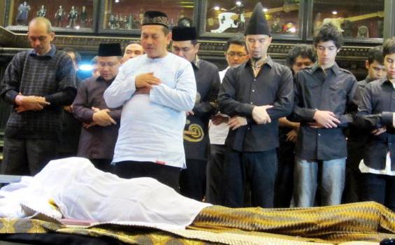 FOTO Ayah Ahmad Dhani Tutup Usia - ayah_Ahmad_dhani03_Meninggal1.jpg