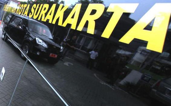 Jokowi Naiki Kap Mobil Esemka di Kompas Gramedia (Foto) - 20120226DAN03ESEMKA_KG.jpg