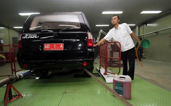 Esemka ke Ibukota: Uji Emisi Ditangani Tim BTMP (Foto) - 20120227DAN02UJI_EMISI_ESEMKA1.jpg