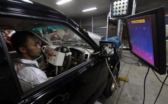 Esemka ke Ibukota: Uji Emisi Ditangani Tim BTMP (Foto) - 20120227DAN05UJI_EMISI_ESEMKA1.jpg