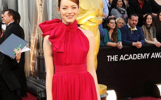 Perempuan-perempuan  Cantik Berbusana Terbaik di Ajang Oscar - EmmaStone-Oscars2012-jpg_033835.jpg