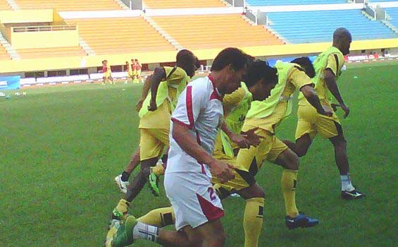 Hilton Sudah Latihan di Sriwijaya FC dengan Kepala Plontos - hilton_moreira2.jpg