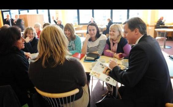 Perdana Menteri Inggris Belanja di Supermaket (Foto) - DAVID-CAMERON-5.jpg