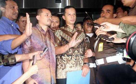 Dhana Widyamitka Muncul Pertama di Kejagung (FOTO) - 20120301DAN07DHANA_WIDYAMIKA1.jpg