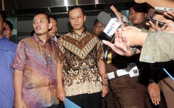 Dhana Widyamitka Muncul Pertama di Kejagung (FOTO) - 20120301DAN09DHANA_WIDYAMIKA1.jpg