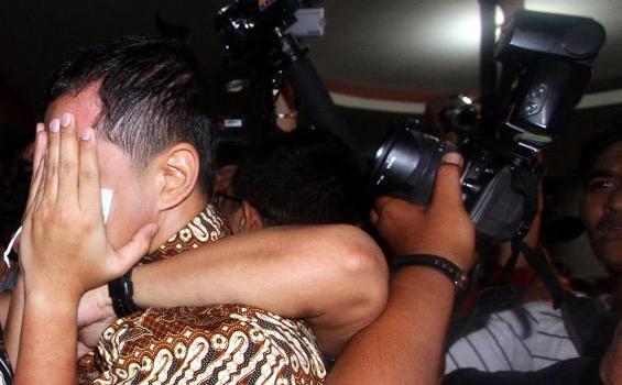 Dhana Widyamitka Muncul Pertama di Kejagung (FOTO) - 20120301DAN11DHANA_WIDYAMIKA1.jpg
