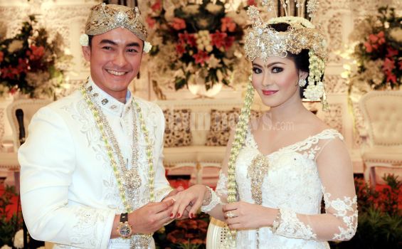 Prosesi Akad Nikah Zumi Zola dan Sherrin Tharia (Foto) - zumi_nikah.jpg