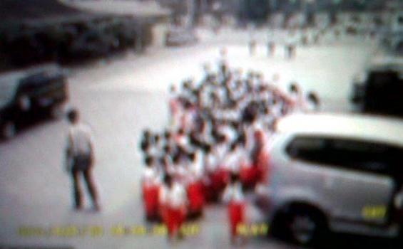 Ngerinya Mobil Bu Guru TK Tabrak Muridnya (Foto) - Mobilguru_Tabrak_MuridTK.jpg