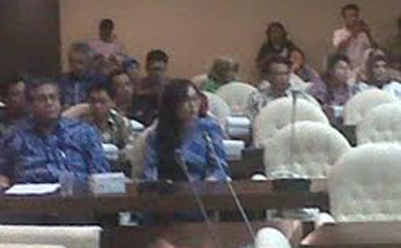 Foto-foto Angie Ngantor di DPR Setelah Cuti 2 Minggu - angie_acoz.jpg