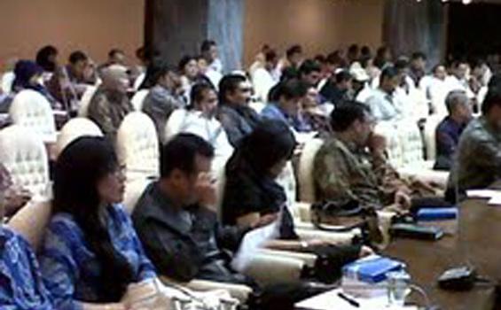 Foto-foto Angie Ngantor di DPR Setelah Cuti 2 Minggu - angie_di_dpr.jpg