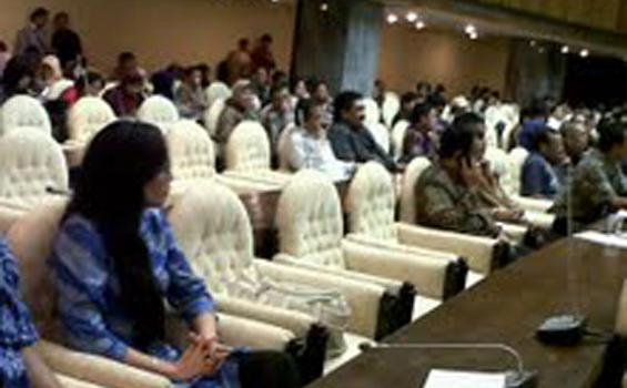 Foto-foto Angie Ngantor di DPR Setelah Cuti 2 Minggu - angie_di_dpr_2.jpg