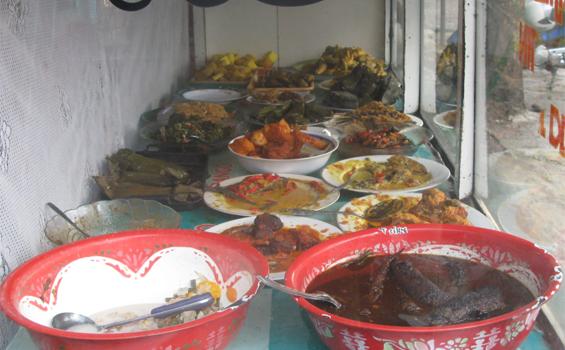 Menu Betawi Hj Amih, Kuahnya Bikin Keringat Bercucuran - cup_1.jpg