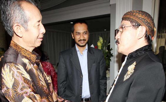 Pimpinan KPK Hadiri Pernikahan Putri Antasari Azhar (FOTO) - 20120309DAN10AKAD_NIKAH_PUTRI1.jpg