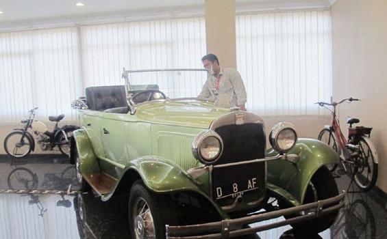 Mobil Antik Budi Yuwono Ditaksir Menkes Malaysia - 03_20120403BUDI_YUWONO_MOBIL_MERCY1938.jpg