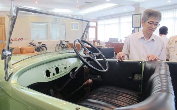 Mobil Antik Budi Yuwono Ditaksir Menkes Malaysia - 03_20120403BUDI_YUWONO_MOBIL_MERCY1938_iNTERIOR.jpg