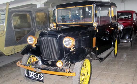 Mobil Antik Budi Yuwono Ditaksir Menkes Malaysia - 05_20120403Budi_Yuwono_AUSTRIN_1928_0425.jpg