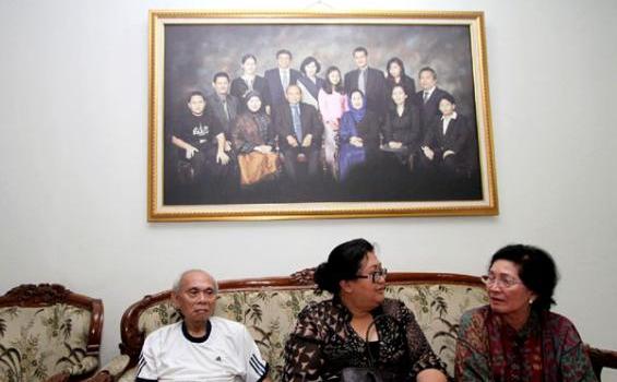Haru Biru di Kediaman Widjajono Partowidagdo (Foto) - istri_widjajono3.jpg