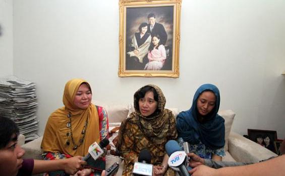 Haru Biru di Kediaman Widjajono Partowidagdo (Foto) - istri_widjajono4.jpg