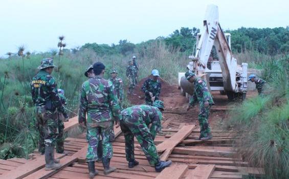 TNI  Sukses Perbaiki Jalan di Kongo Selama 7 Hari - 8.jpg