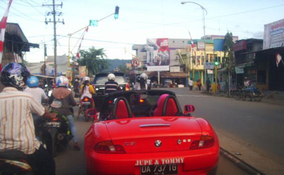 Mobil Mewah Julia Perez Hadiah Pengusaha Batu Bara (Foto) - boil_jupe.JPG