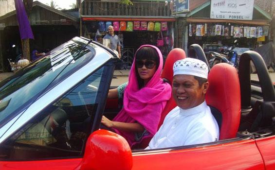 Mobil Mewah Julia Perez Hadiah Pengusaha Batu Bara (Foto) - boil_jupe2.jpg