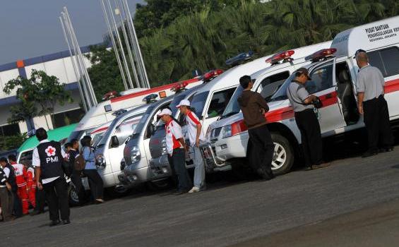 Foto: Jenazah Korban Pesawat Sukhoi Tiba di Jakarta - 20120512HERU10_JENAZAH_KORBAN.jpg