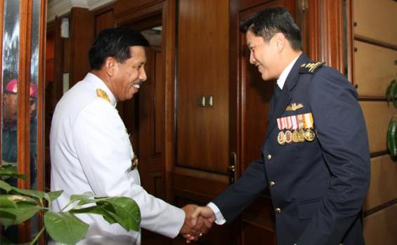 Panglima TNI Sematkan Tanda Kehormatan di Cilangkap (Foto) - 43.jpg