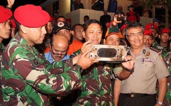 Foto-foto Black Box Sukhoi Gosong Terbakar - black_box_gosong1.jpg